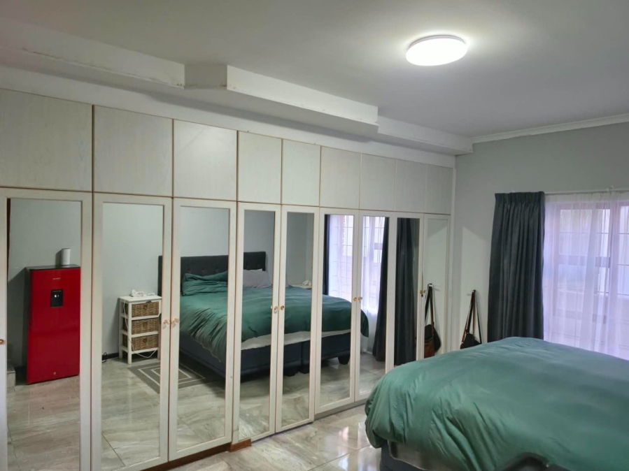 To Let 3 Bedroom Property for Rent in Uitzicht Western Cape